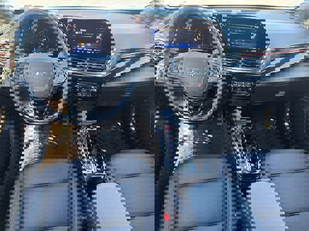 Used 2025 Chevrolet Trax RS w/ Sunroof Package image 12