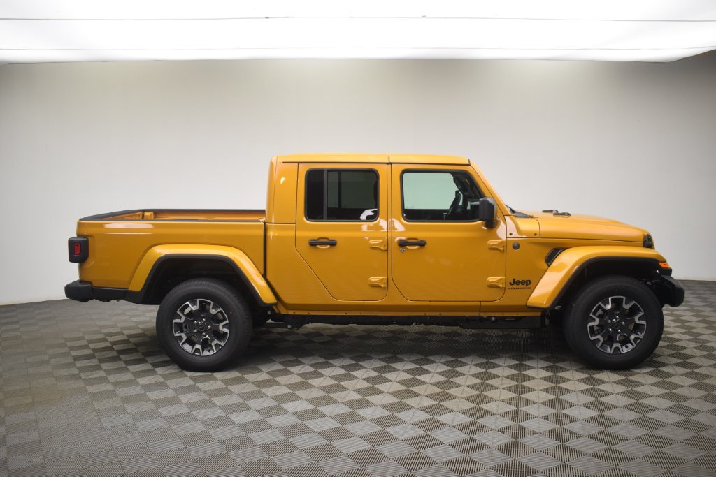 New 2026 Jeep Gladiator Sport AWD/4WD image 3