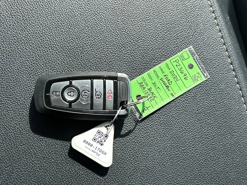 Used 2024 Ford Expedition Max XLT image 31