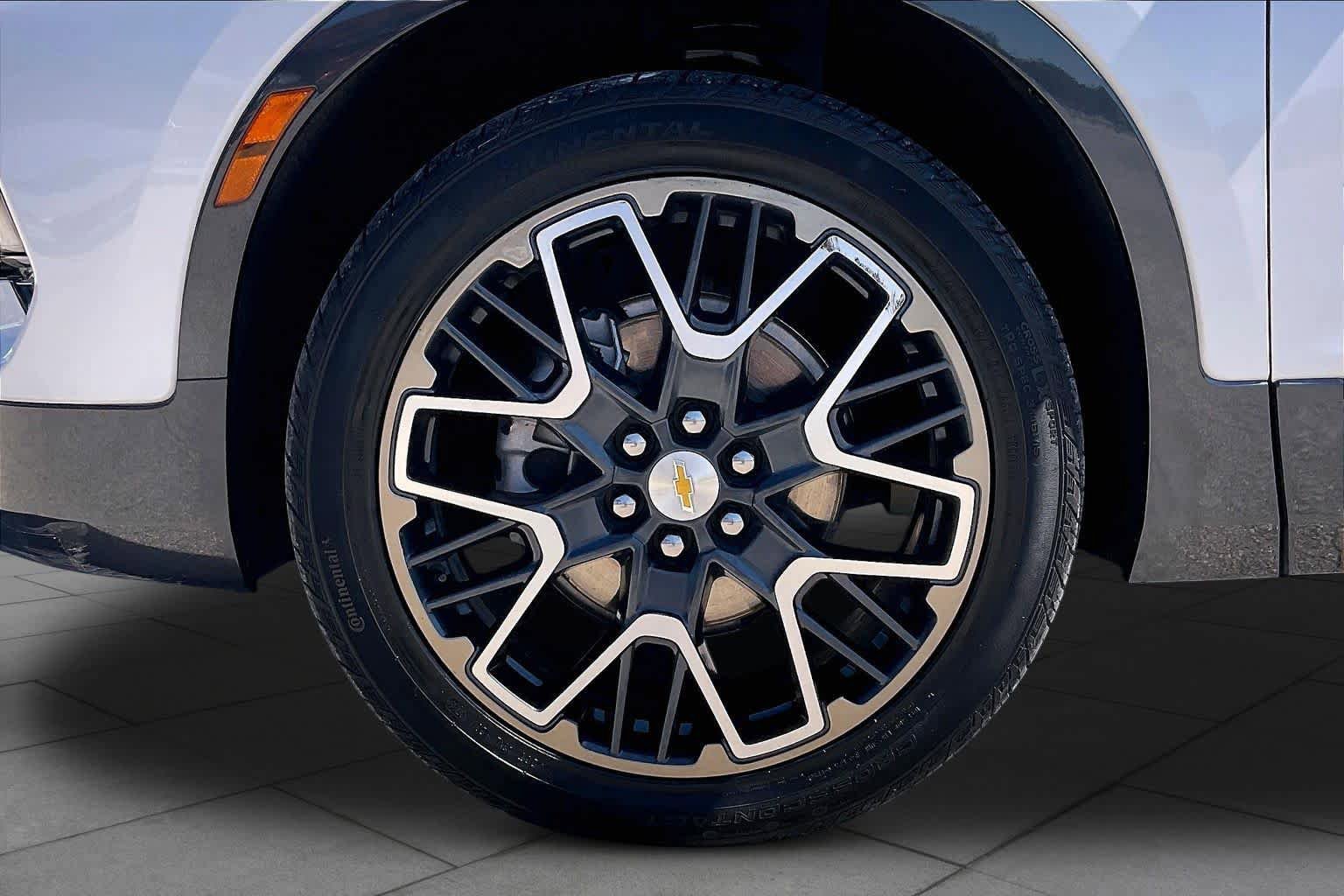Used 2023 Chevrolet Blazer Premier w/ Driver Confidence II Package FWD image 11