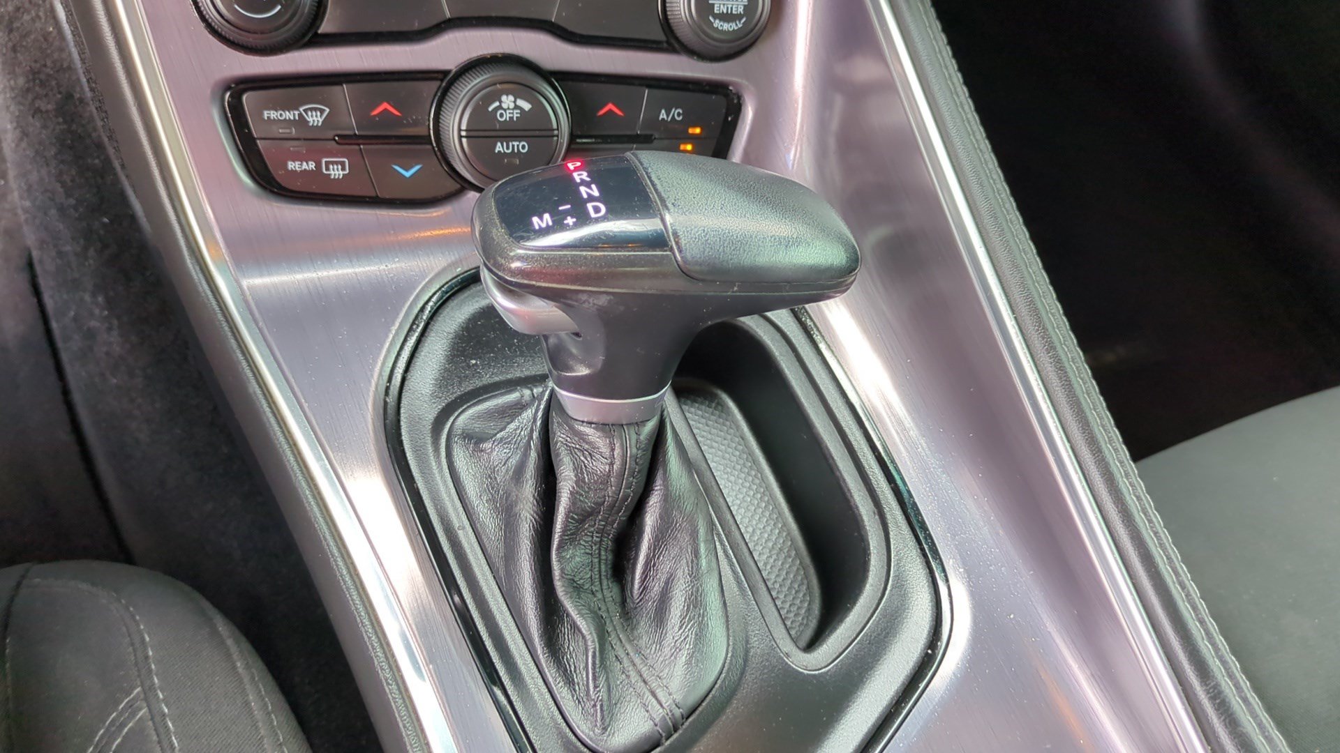 Used 2016 Dodge Challenger SXT RWD image 23