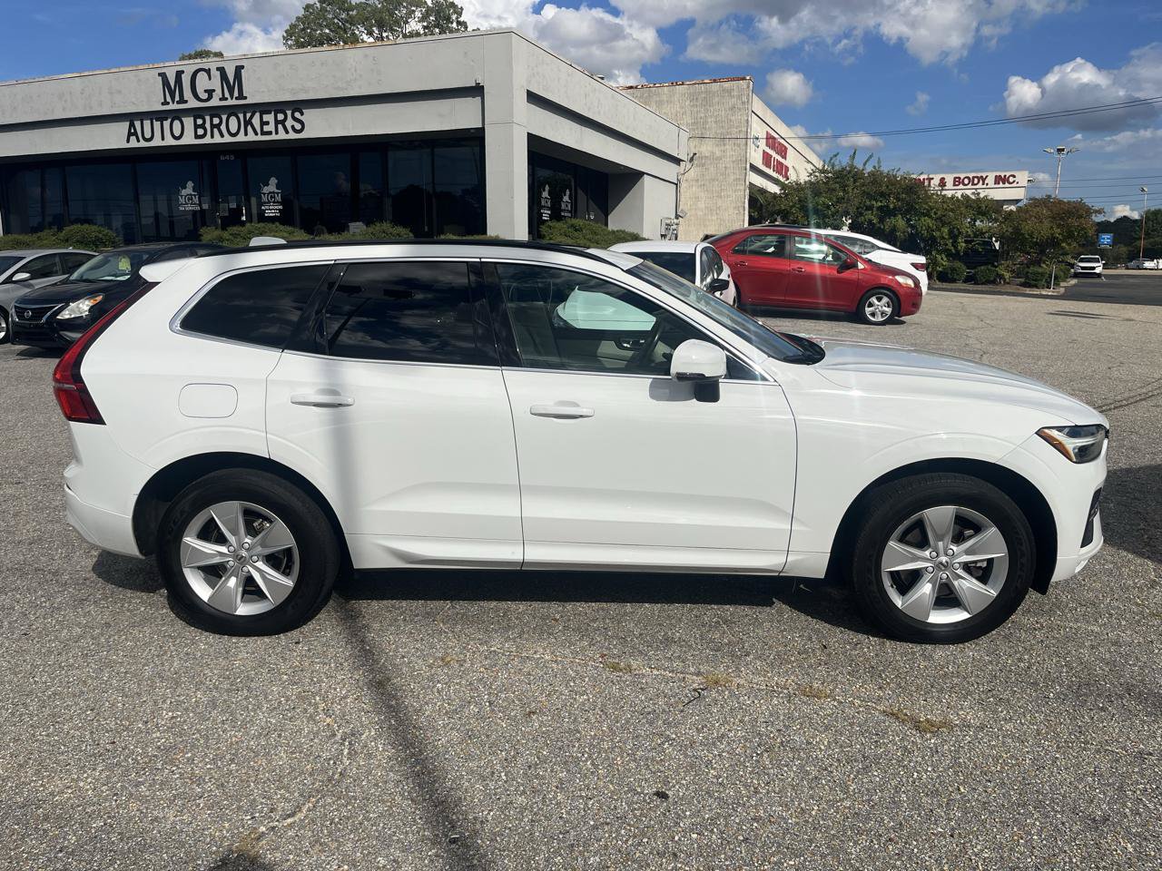 Used 2022 Volvo XC60 B5 Momentum AWD/4WD image 22