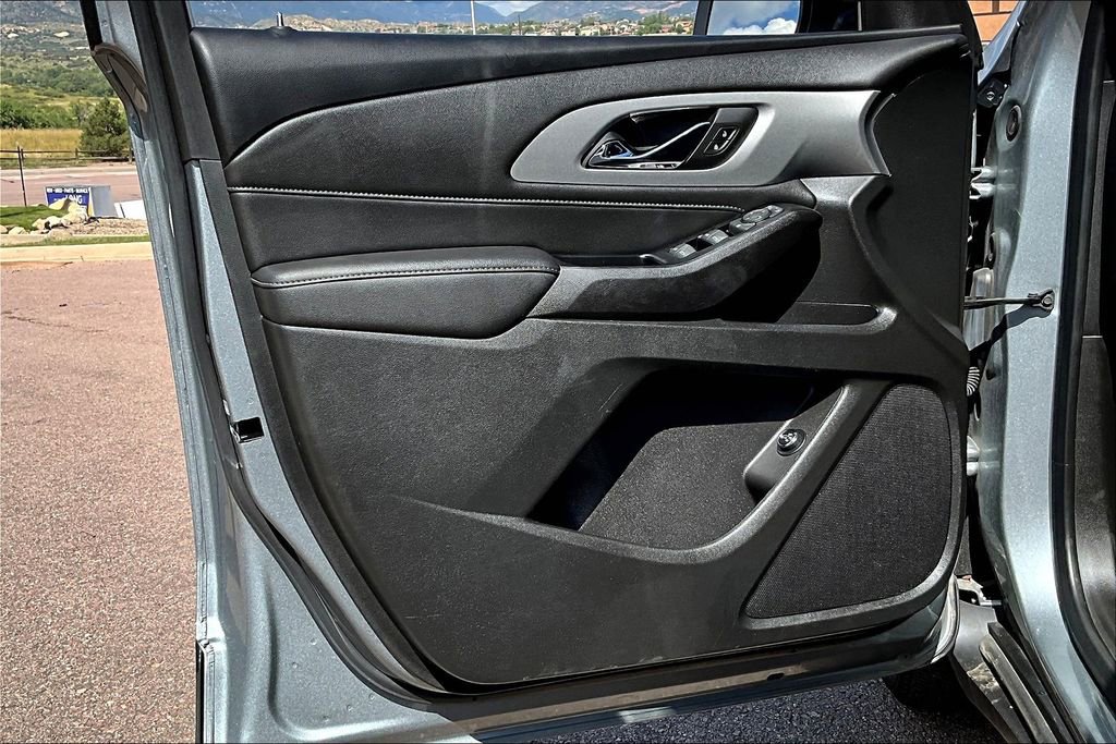 Used 2023 Chevrolet Traverse LT image 18