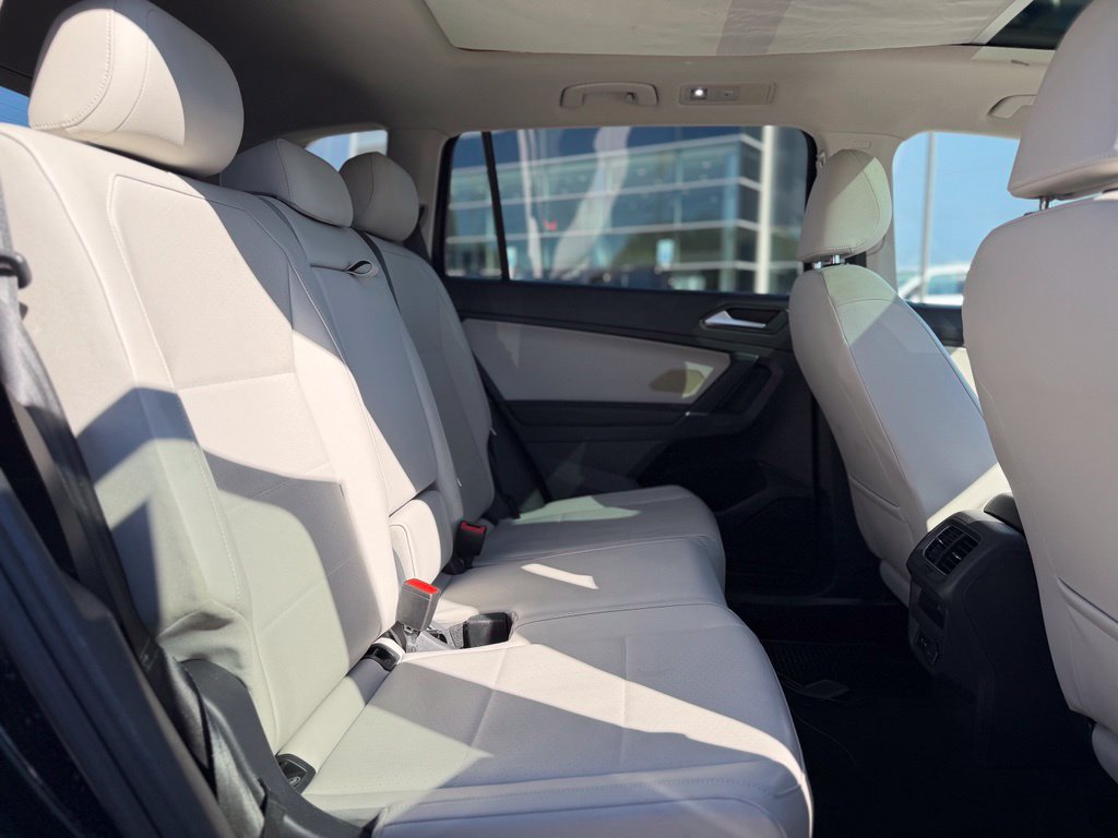 Used 2018 Volkswagen Tiguan SE w/ Panoramic Sunroof Package AWD/4WD image 12