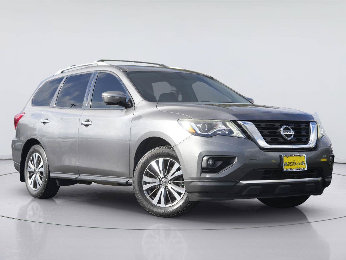Used 2017 Nissan Pathfinder SL w/ SL Premium Package FWD image 2