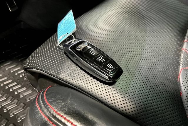 Used 2021 Audi RS Q8 w/ Carbon Optic Package AWD/4WD image 34