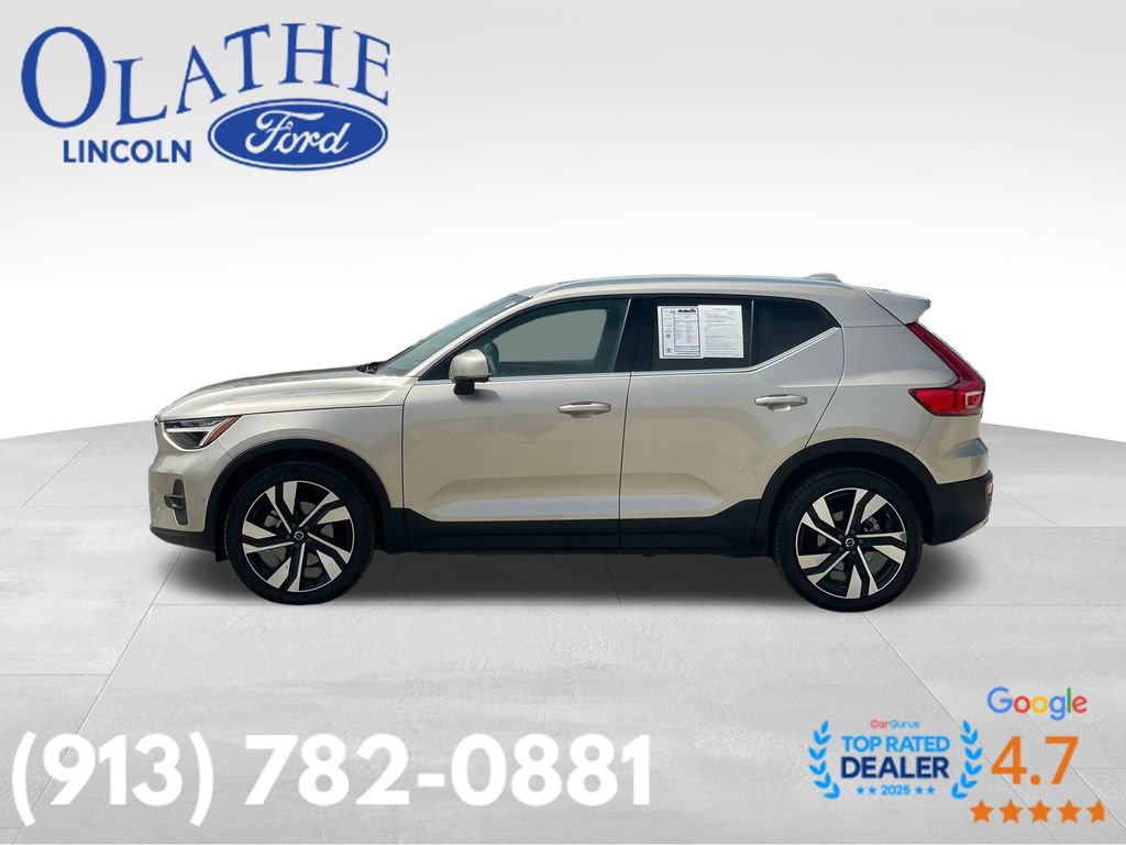 Used 2023 Volvo XC40 B5 Ultimate w/ Protection Package Premier AWD/4WD image 2