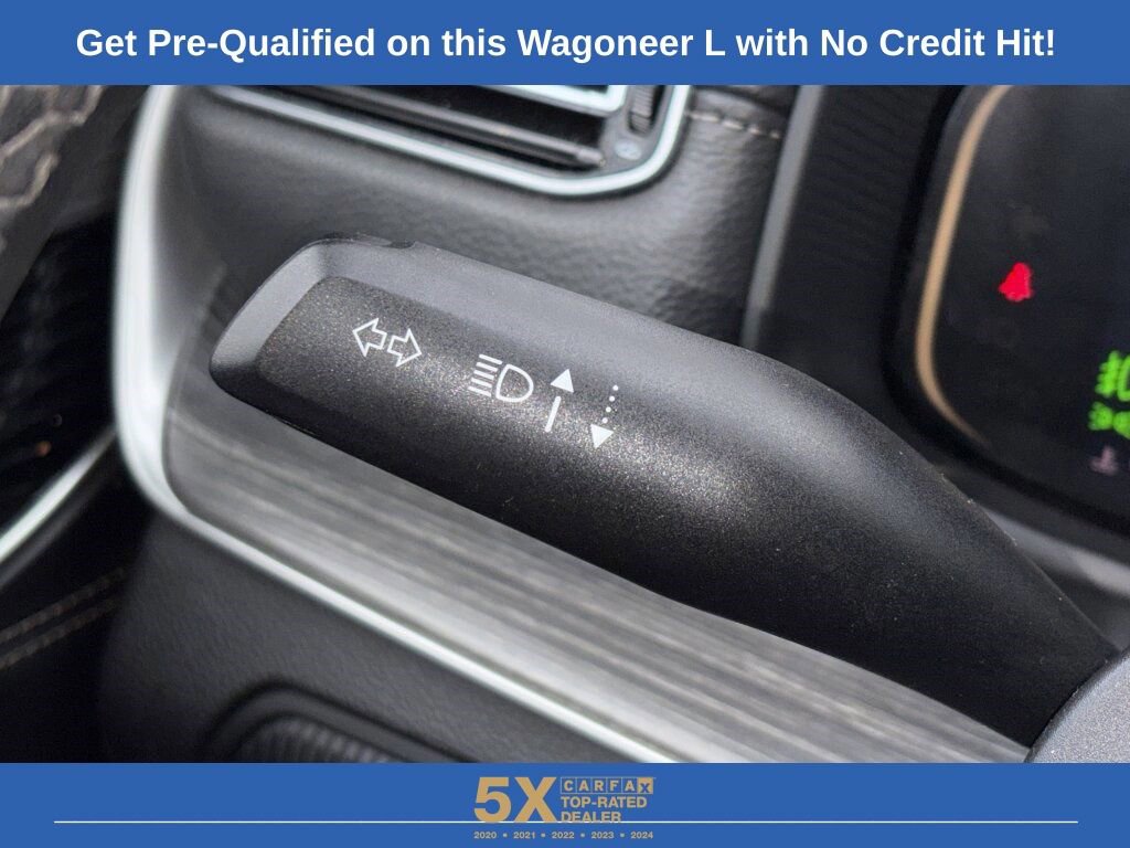 Used 2024 Jeep Wagoneer L Series II RWD image 21
