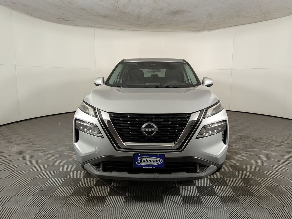 Used 2023 Nissan Rogue SV image 2