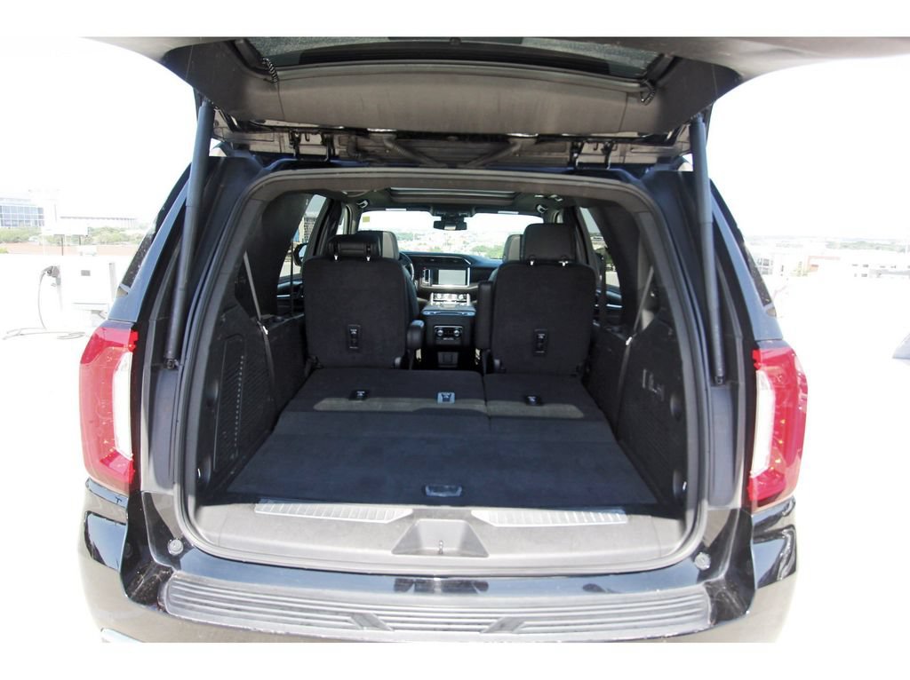 Used 2024 GMC Yukon Denali RWD image 28