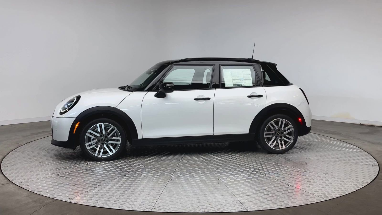 New 2026 MINI Cooper 4-Door Hardtop FWD image 5