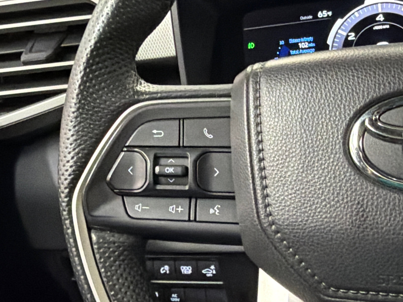 Used 2025 Toyota Tundra Limited AWD/4WD image 21