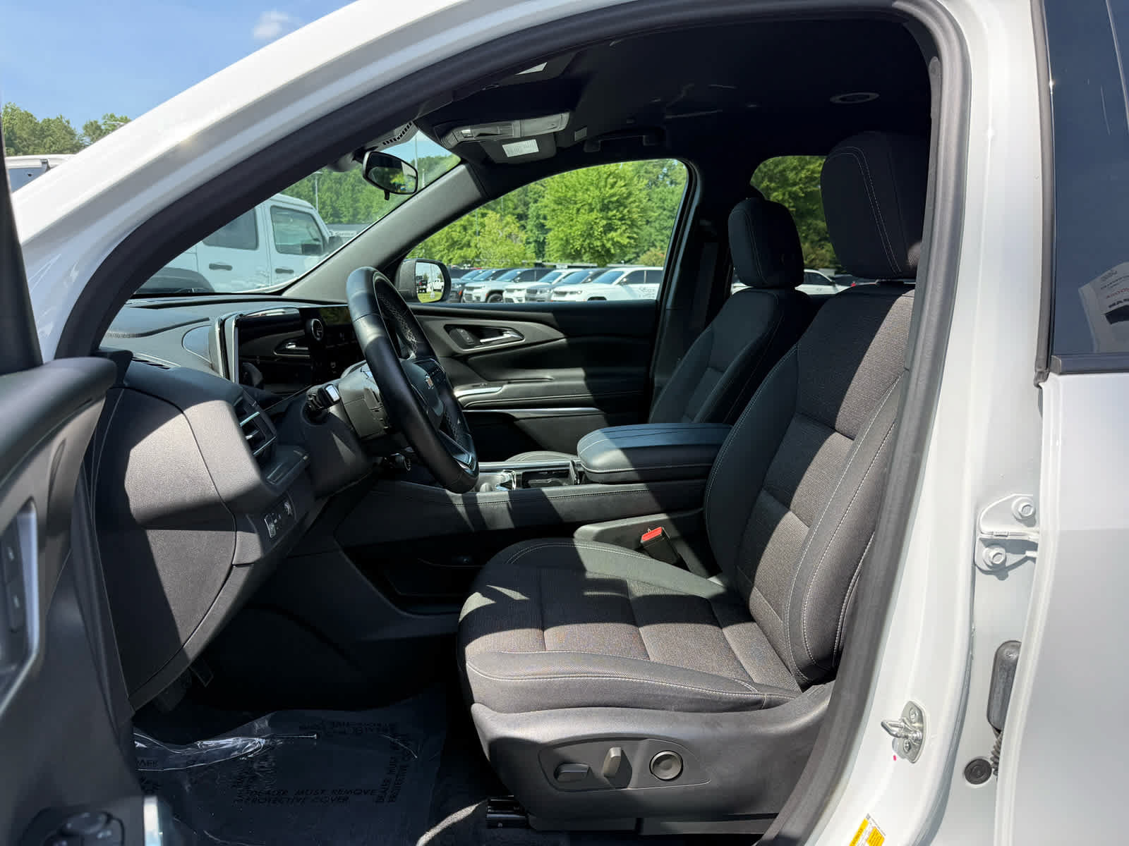 Used 2024 Chevrolet Traverse LT FWD image 12