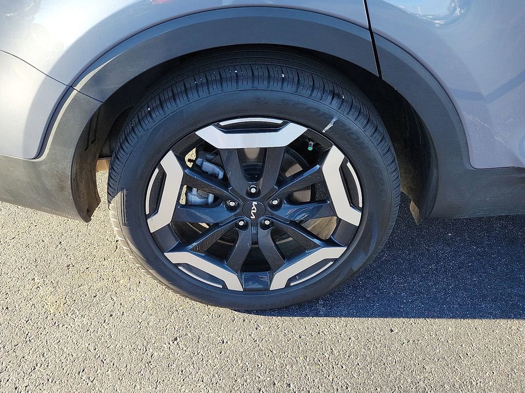 Used 2024 Kia Telluride EX w/ EX Captain's Chair Package image 7