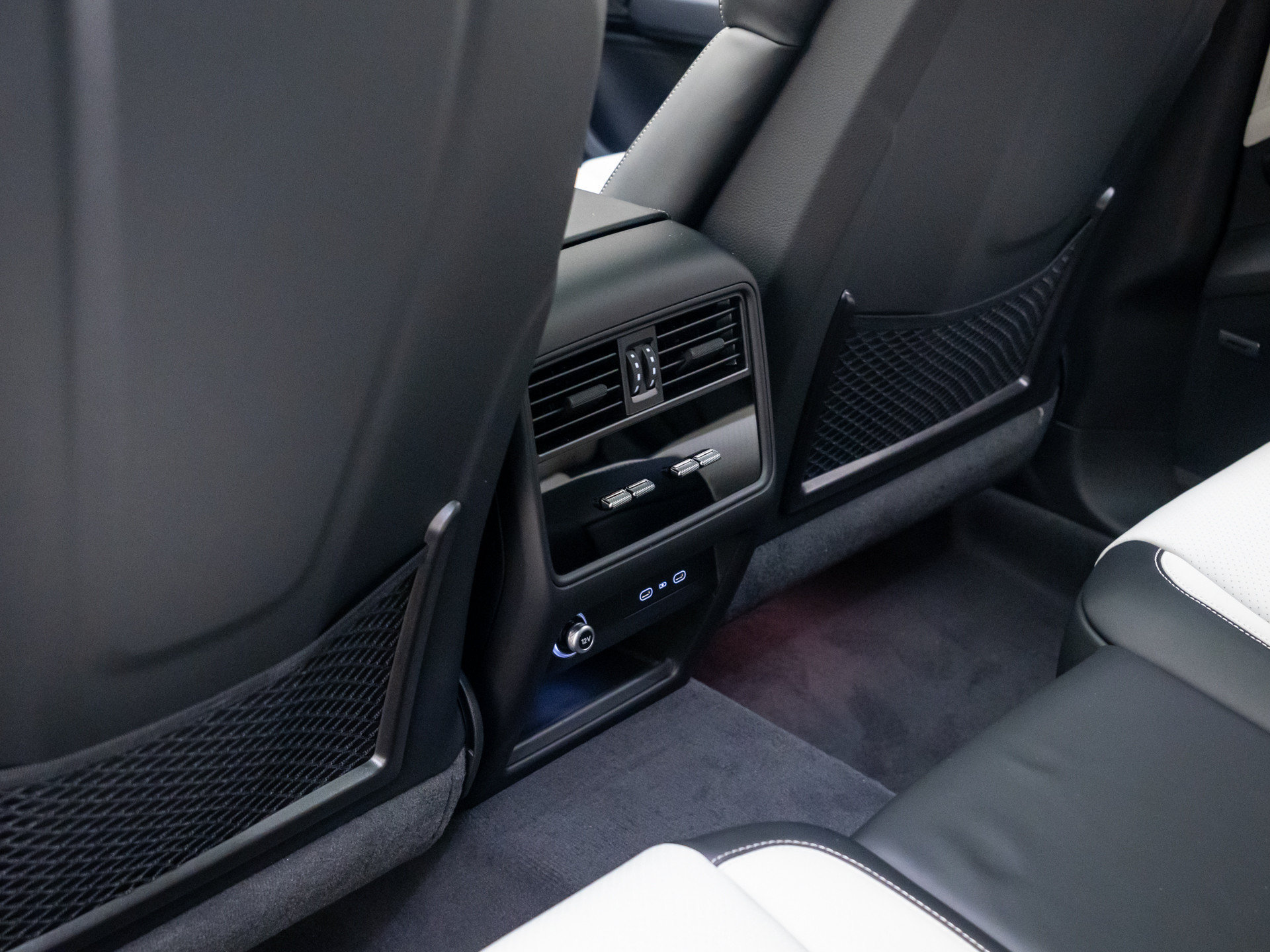 New 2026 Porsche Cayenne Coupe AWD/4WD image 19