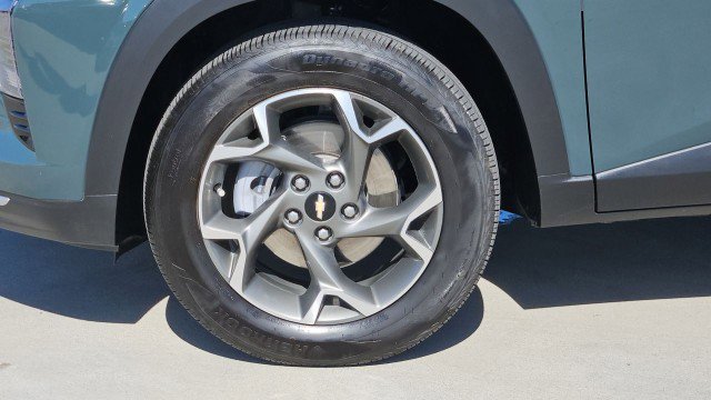 Used 2025 Chevrolet Trax LT w/ Sunroof Package FWD image 33