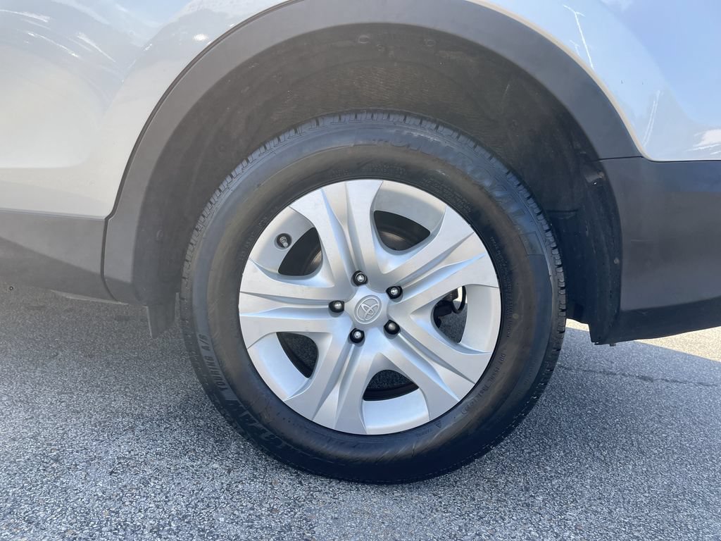 Used 2015 Toyota RAV4 LE AWD/4WD image 10