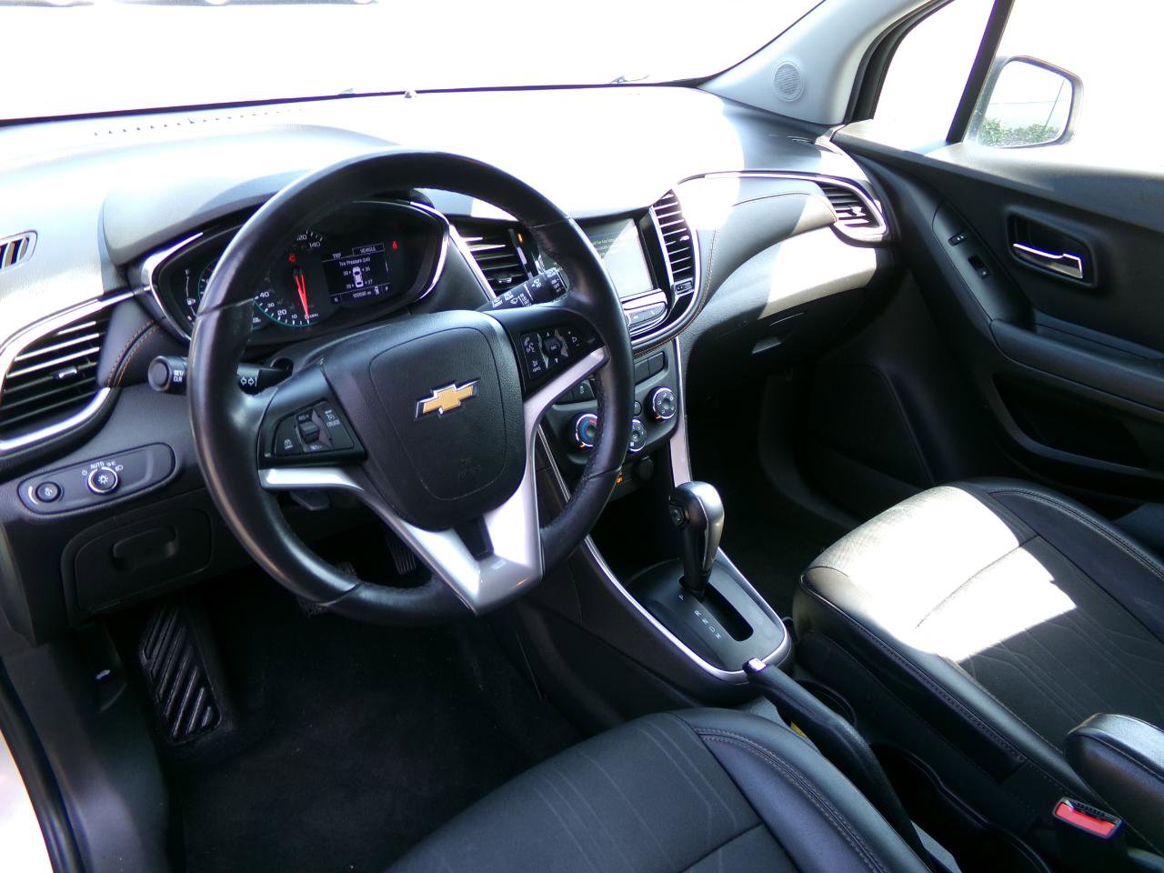 Used 2019 Chevrolet Trax LT w/ LT Convenience Package AWD/4WD image 16