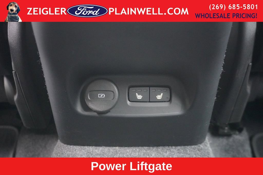 Used 2024 Volvo XC40 B5 Core image 9