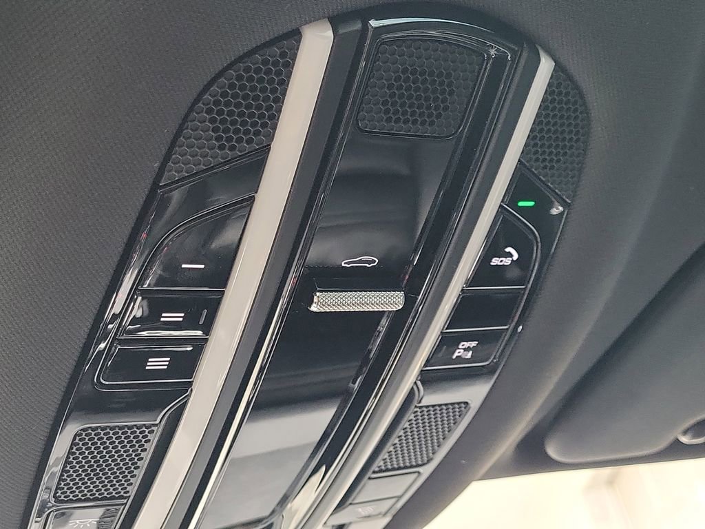 Used 2020 Porsche Cayenne image 29