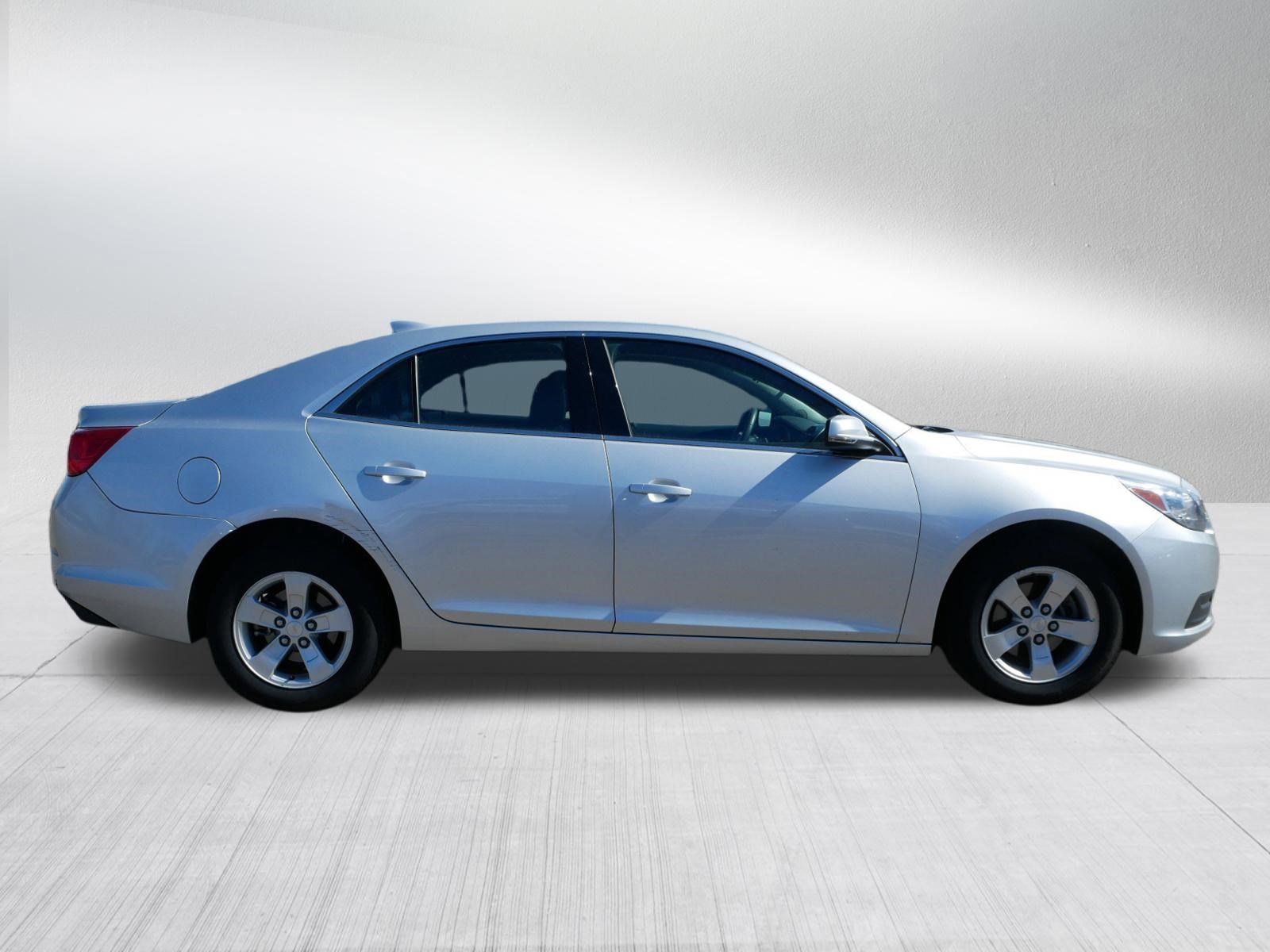 Used 2016 Chevrolet Malibu LT image 8