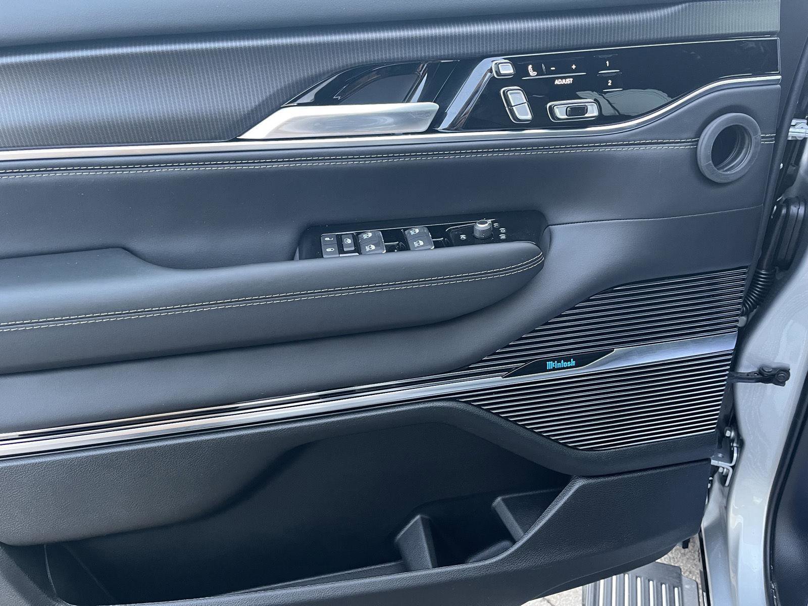 New 2026 Jeep Grand Wagoneer L Summit w/ Premium Group III image 12