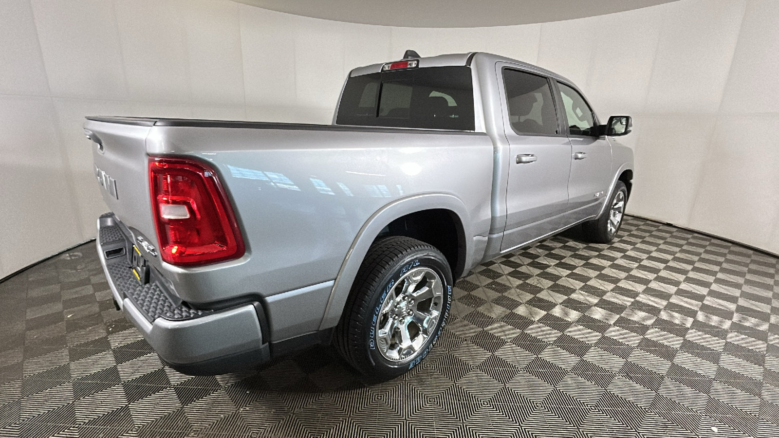 Used 2025 RAM 1500 4x4 Crew Cab image 3