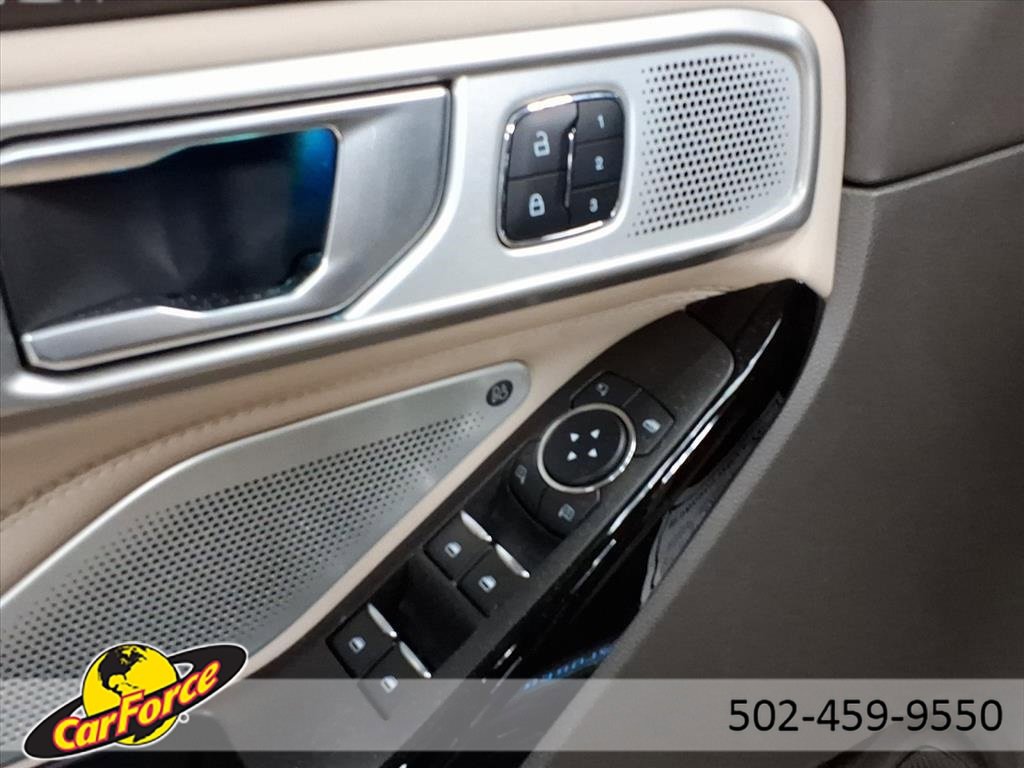 Used 2023 Ford Explorer Platinum w/ Technology Package image 12