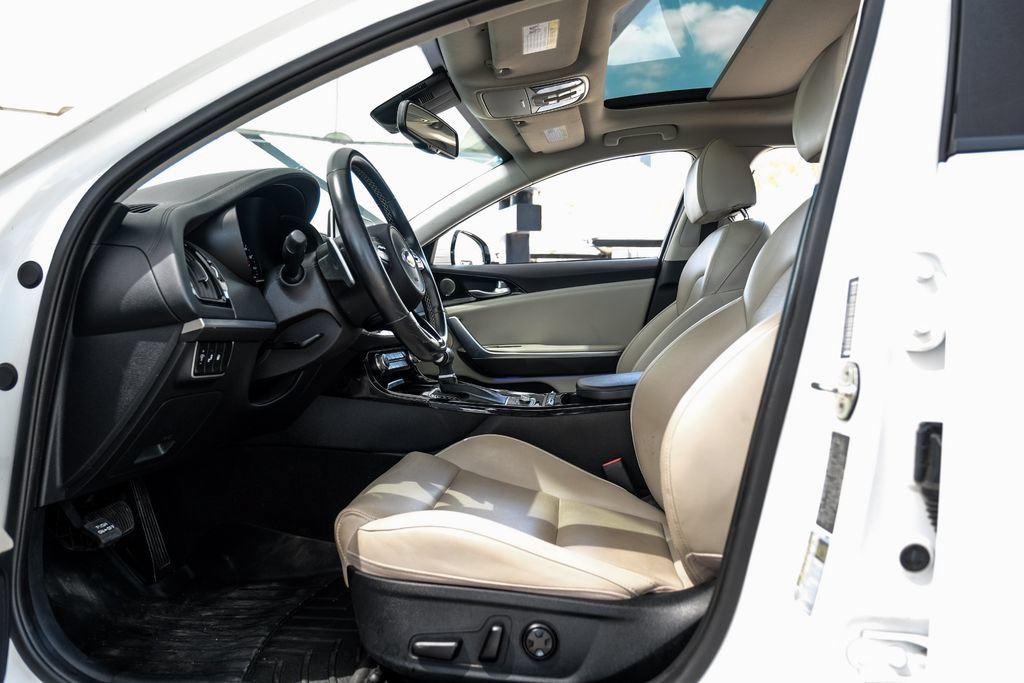 Used 2019 Kia Stinger w/ Sun & Sound Package RWD image 4