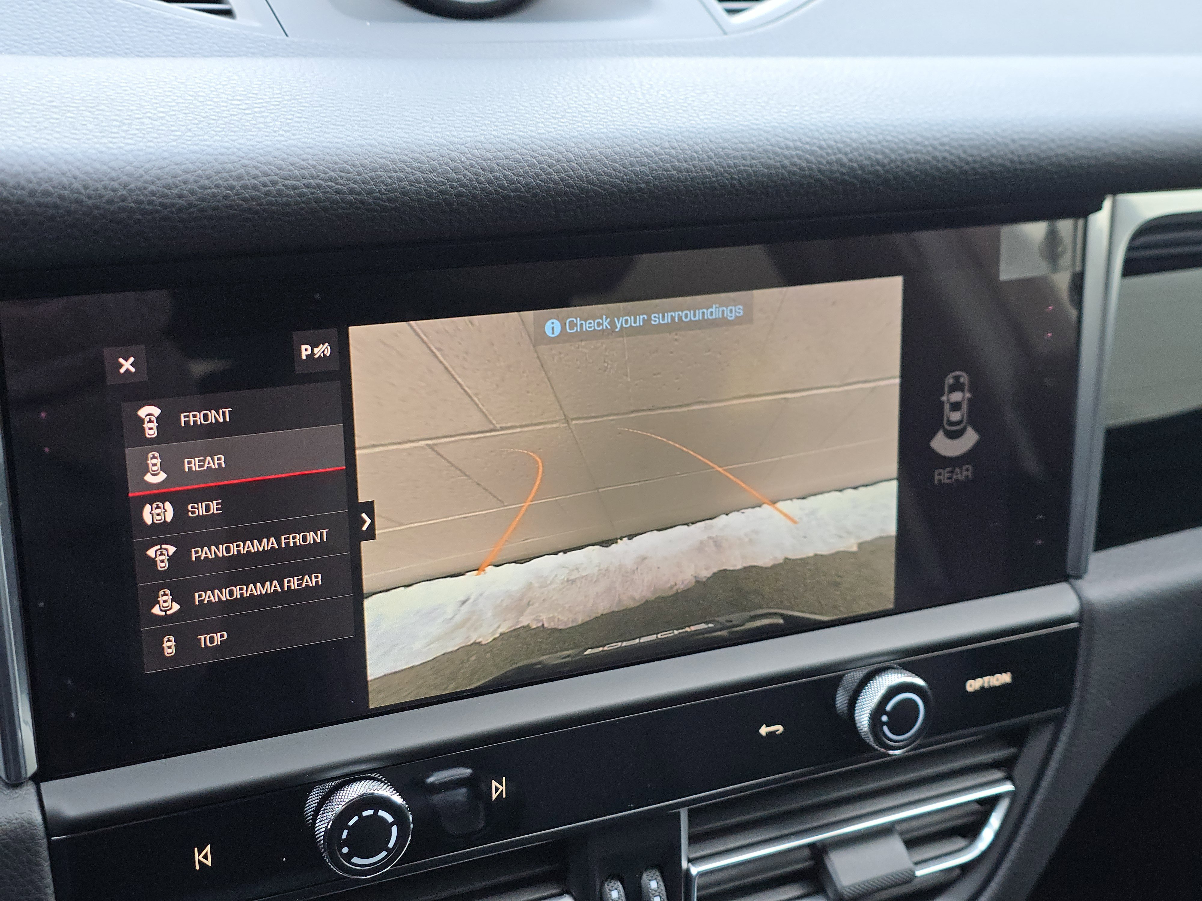 Certified 2025 Porsche Macan image 12