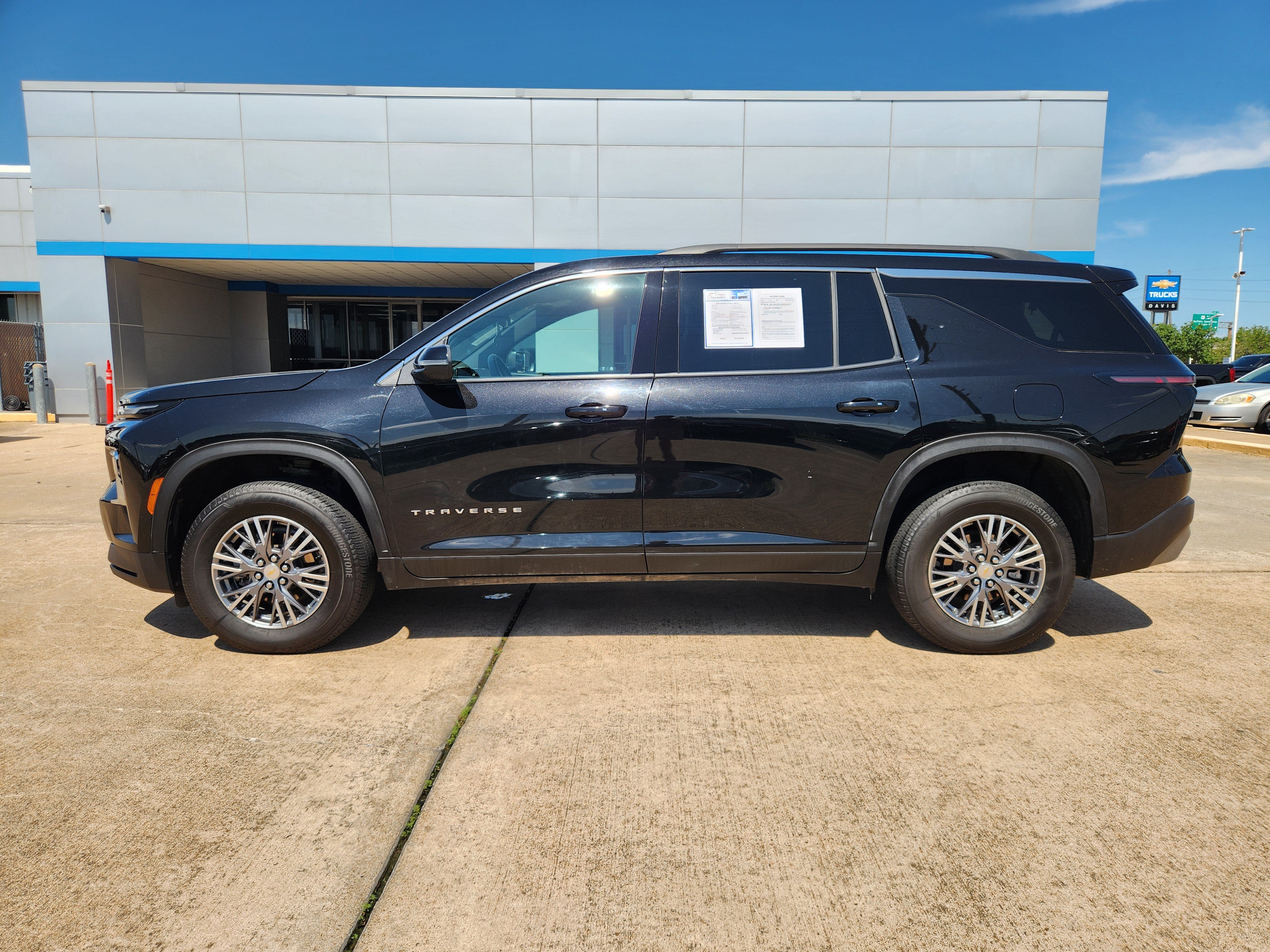 Certified 2025 Chevrolet Traverse LT FWD image 5