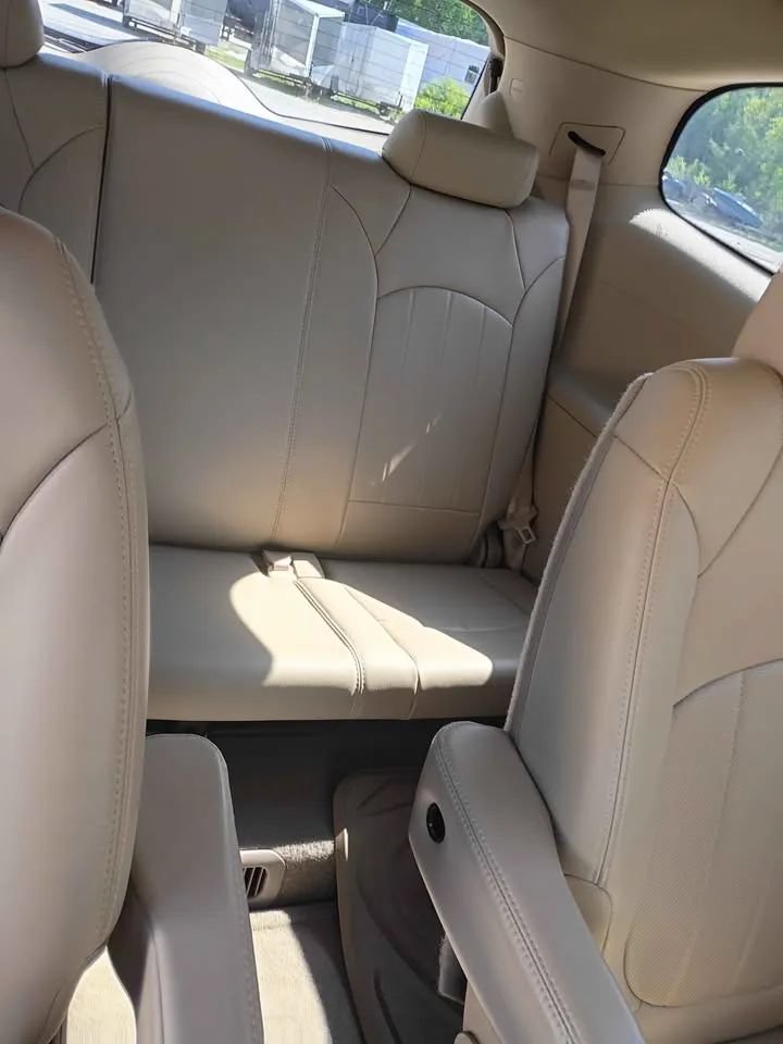 Used 2011 Buick Enclave CXL AWD/4WD image 8
