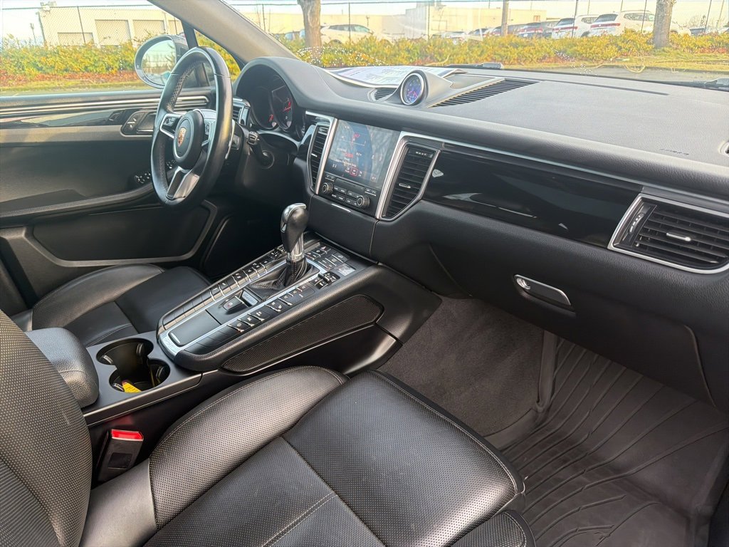 Used 2018 Porsche Macan image 30