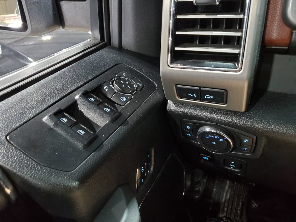 Used 2018 Ford F150 Platinum w/ Equipment Group 701A Luxury AWD/4WD image 38