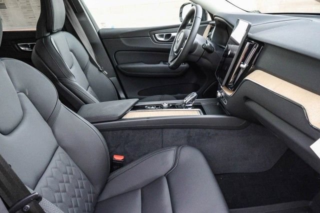Used 2026 Volvo XC60 B5 Plus w/ Climate Package PRO AWD/4WD image 19