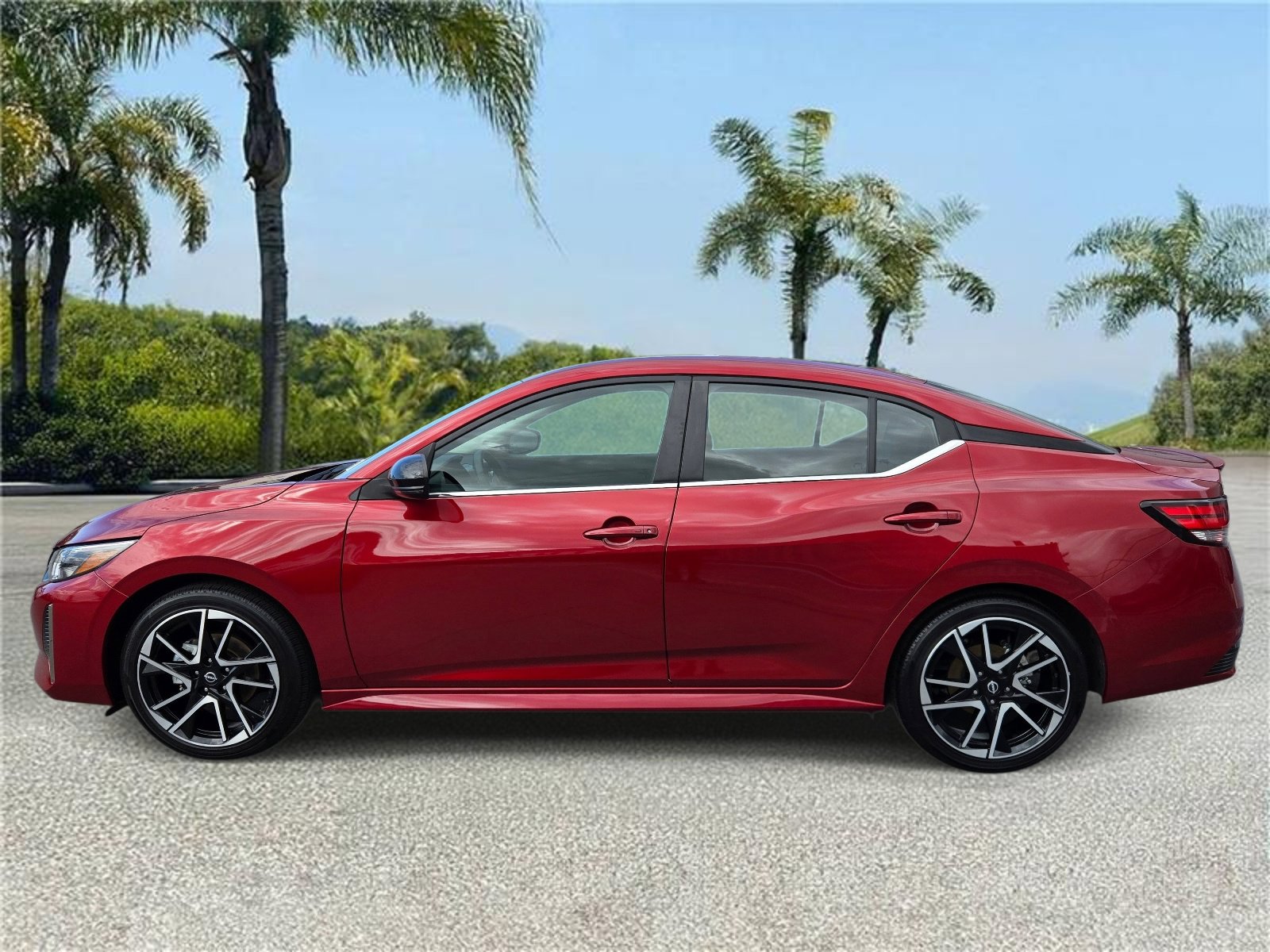 Used 2025 Nissan Sentra SR FWD image 2