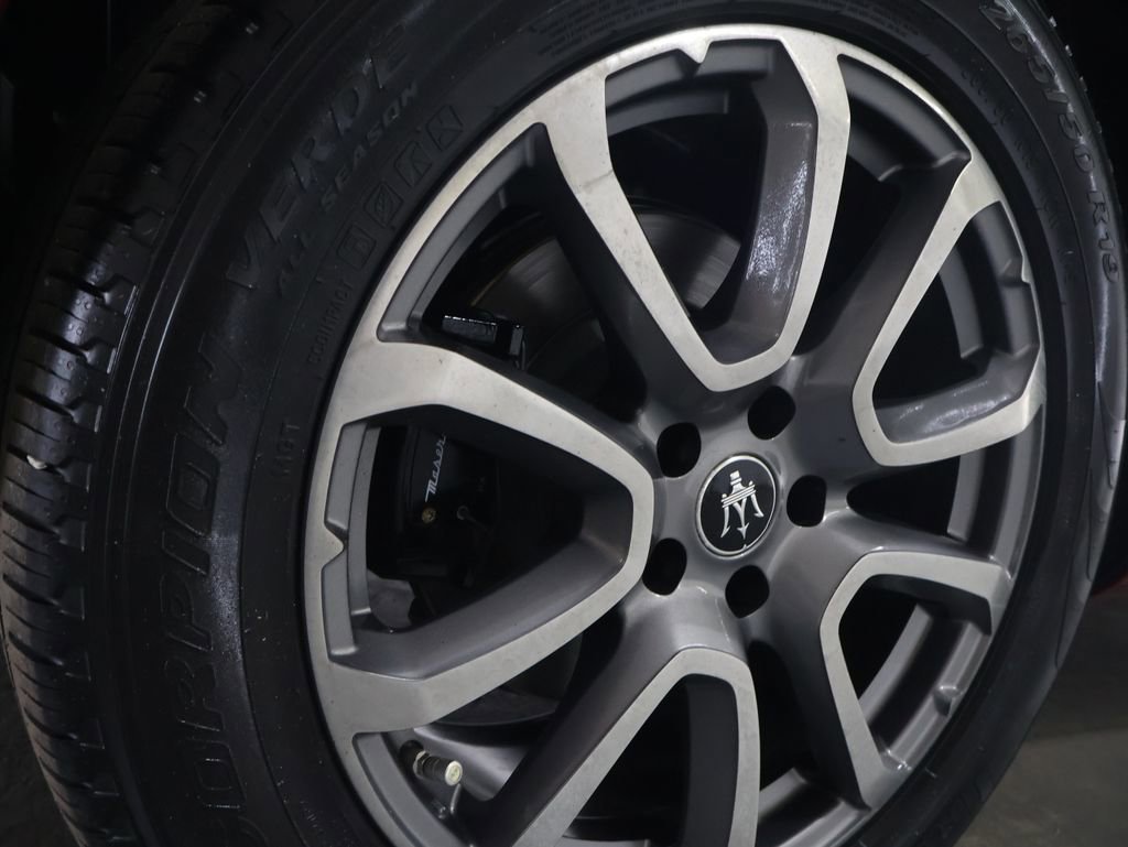 Used 2020 Maserati Levante GranLusso image 29