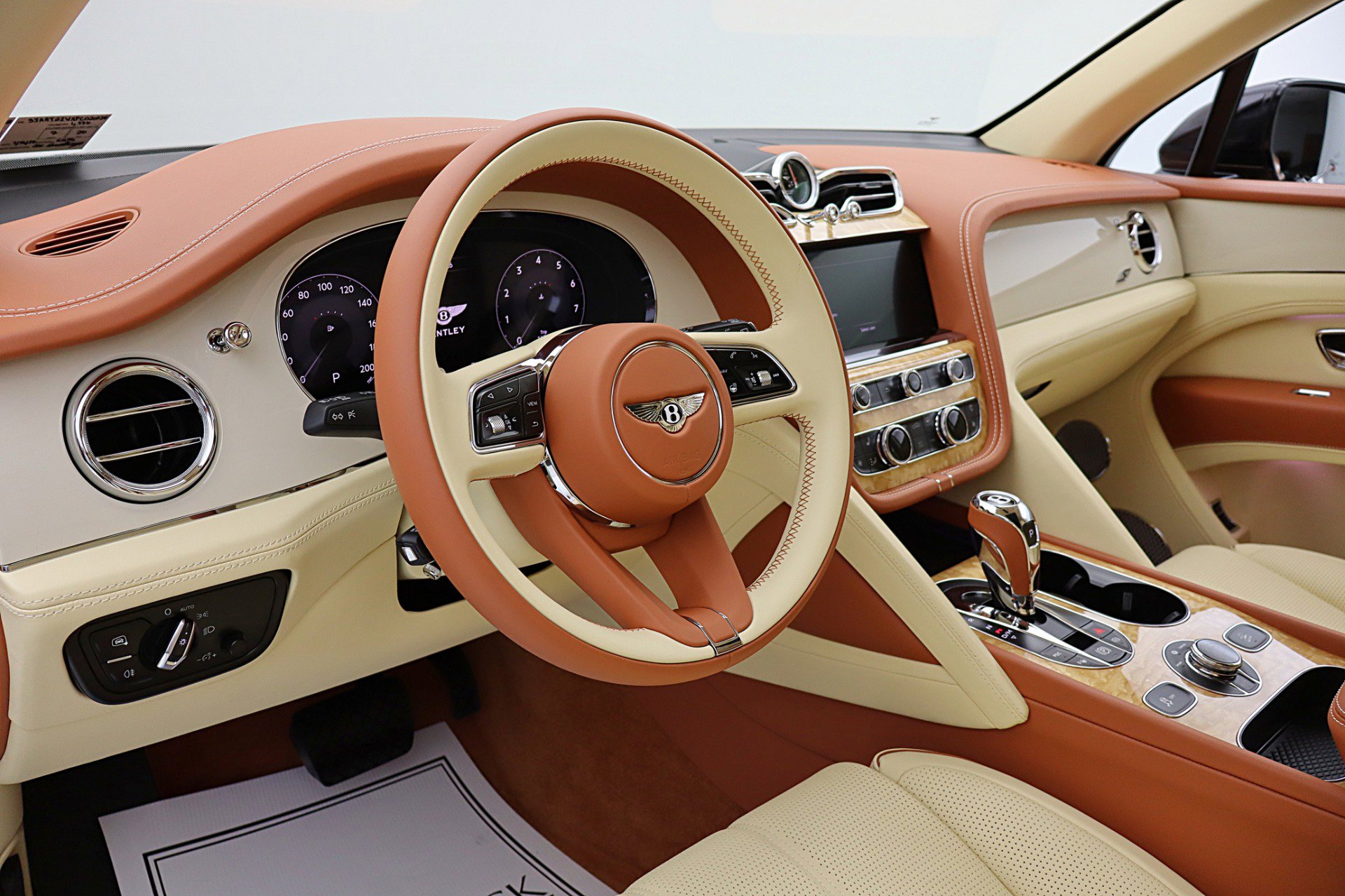 Certified 2023 Bentley Bentayga AWD/4WD image 31