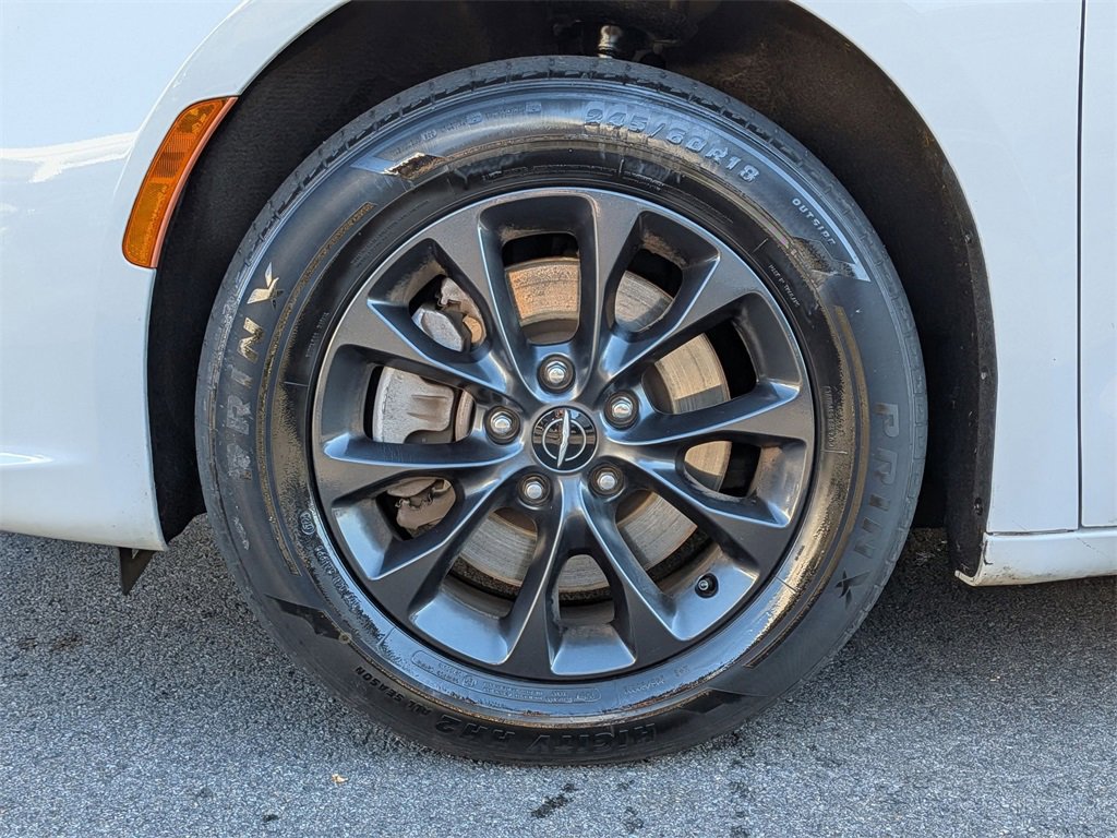 Used 2022 Chrysler Pacifica Touring-L w/ S Appearance Package image 28