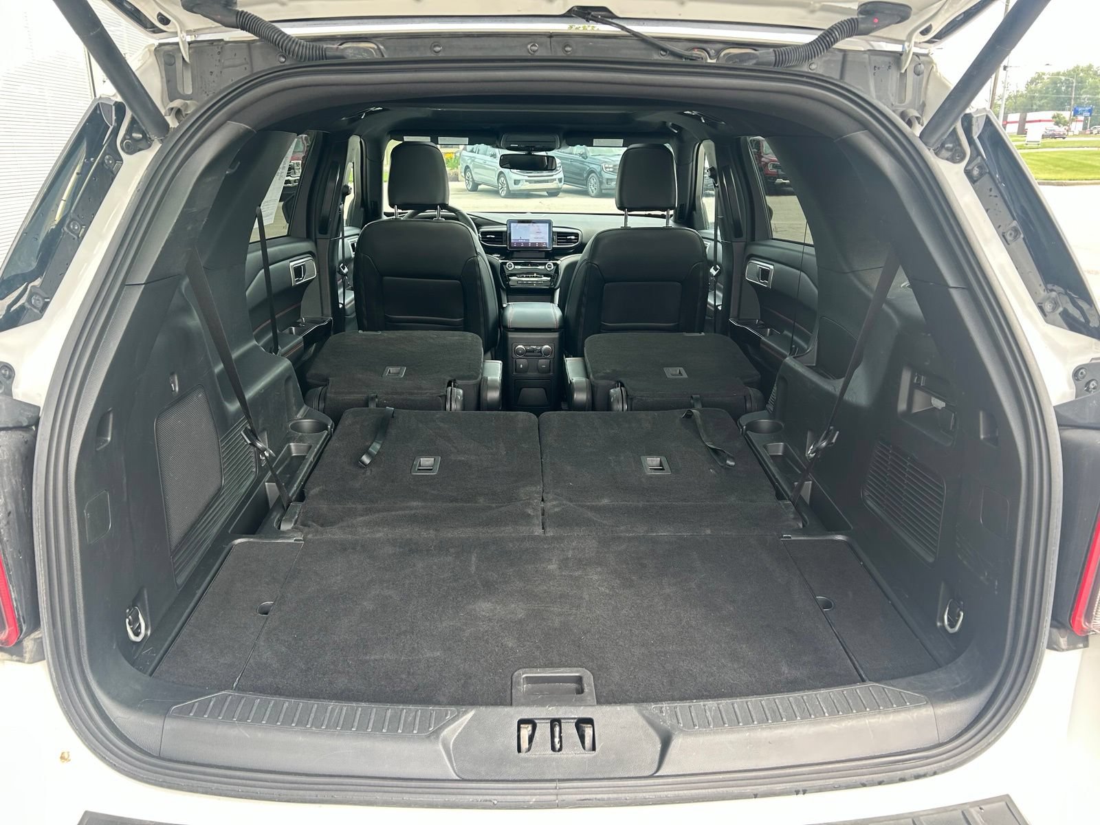 Used 2024 Ford Explorer ST-Line w/ Class IV Trailer Tow Package AWD/4WD image 9