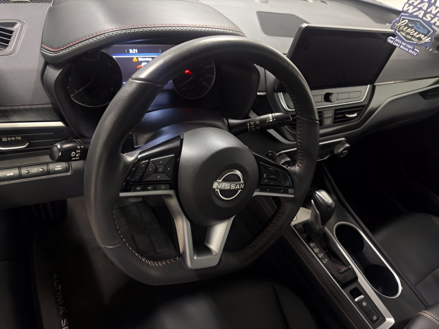 Used 2023 Nissan Altima 2.0 SR FWD image 18