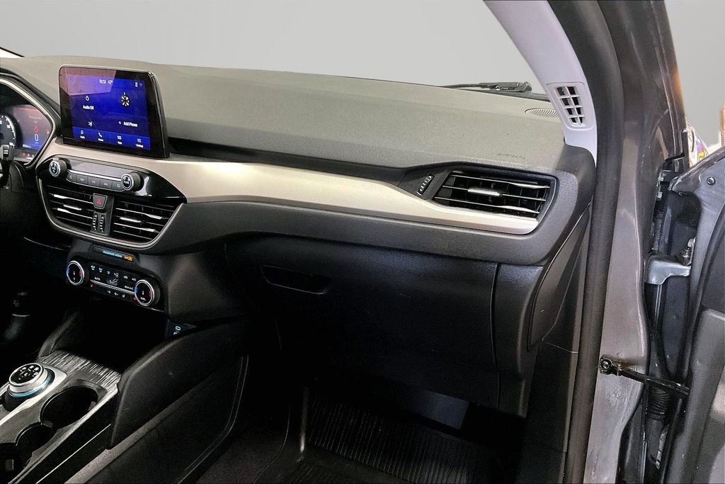 Used 2022 Ford Escape SE w/ Cold Weather Package image 26