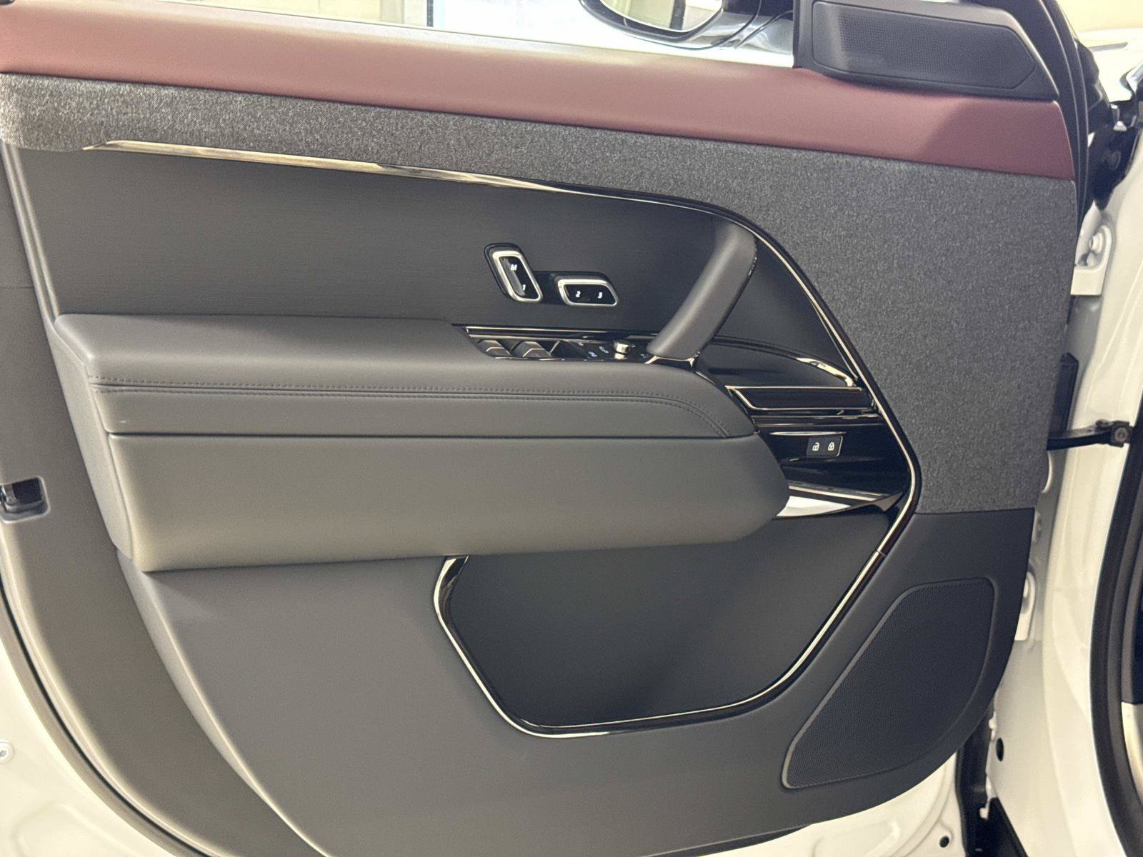 New 2026 Land Rover Range Rover Sport Dynamic SE AWD/4WD image 17