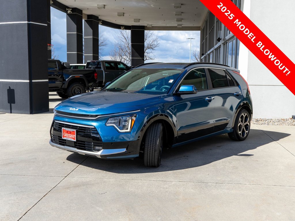 New 2025 Kia Niro SX Touring image 3