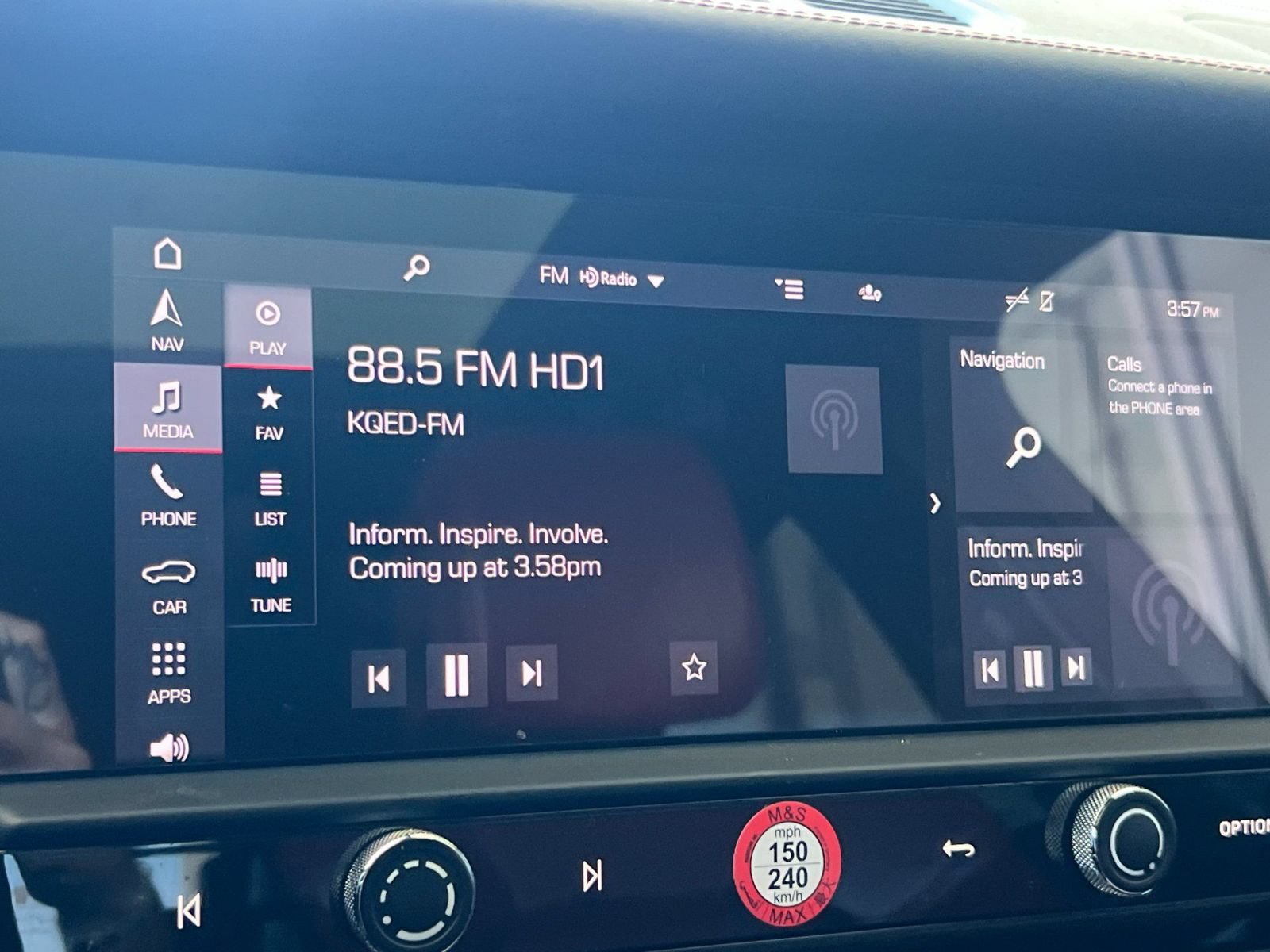Certified 2023 Porsche Macan Turbo AWD/4WD image 17