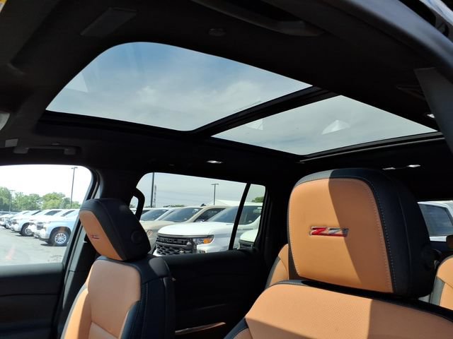 New 2027 Chevrolet Traverse Z71 w/ LPO, Illumination Package AWD/4WD image 8