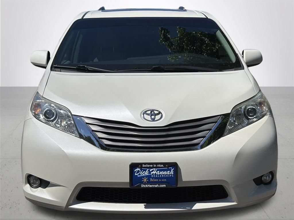 Used 2017 Toyota Sienna Limited AWD/4WD image 3