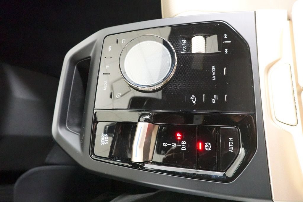 Used 2023 BMW iX xDrive50 w/ Sport Package AWD/4WD image 18