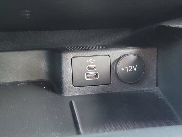 Certified 2025 Ford Escape ST-Line Select AWD/4WD image 32