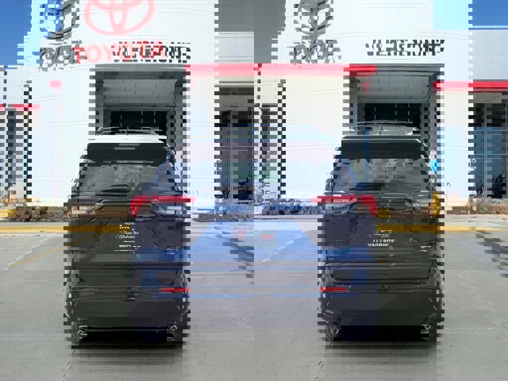 New 2025 Toyota RAV4 SE image 4